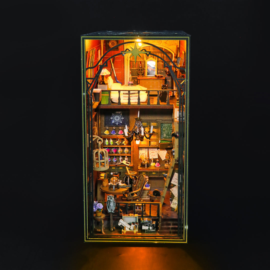 Mira Magic House Book Nook